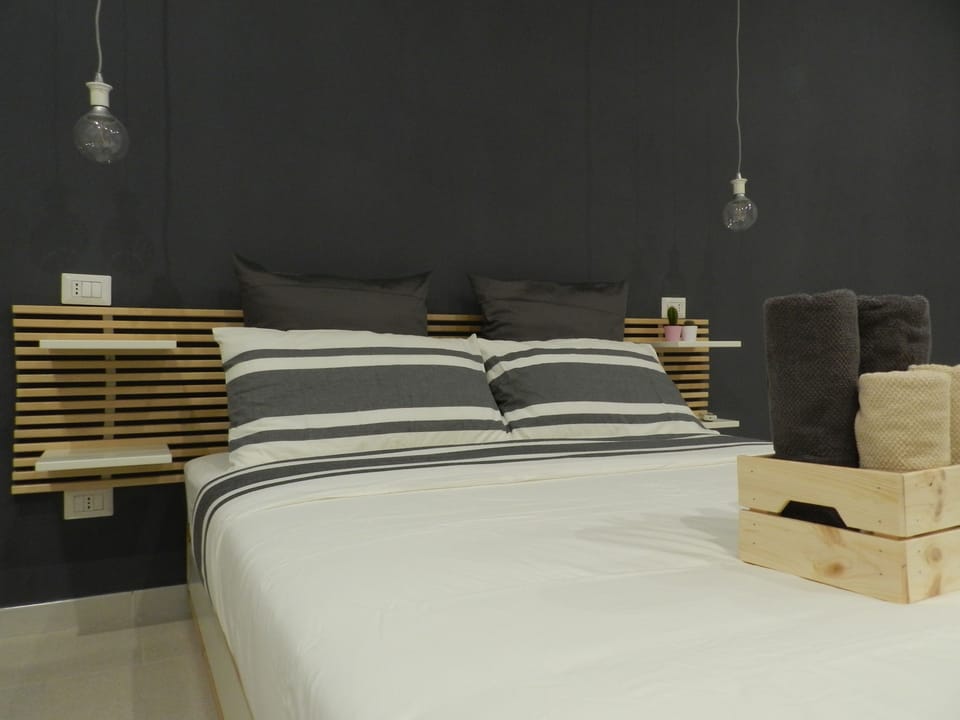 Economy Triple Room, 1 Bedroom, Private Bathroom, Corner (private external bathroom) | Desk, soundproofing, free WiFi, bed sheets