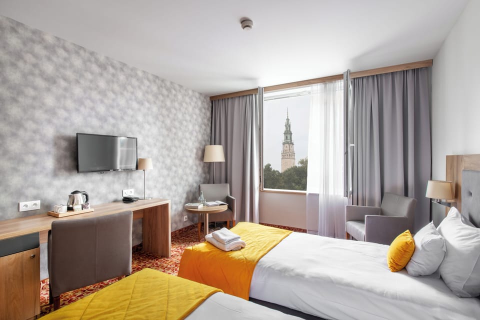 Standard Twin Room | Minibar, desk, laptop workspace, soundproofing