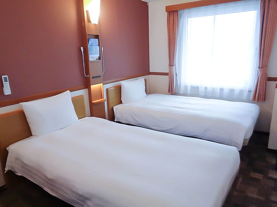 Desk, laptop workspace, free WiFi, bed sheets