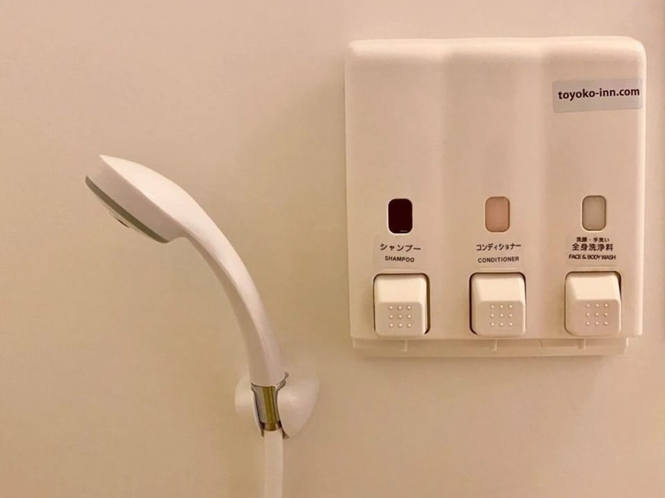 Combined shower/tub, free toiletries, slippers, electronic bidet