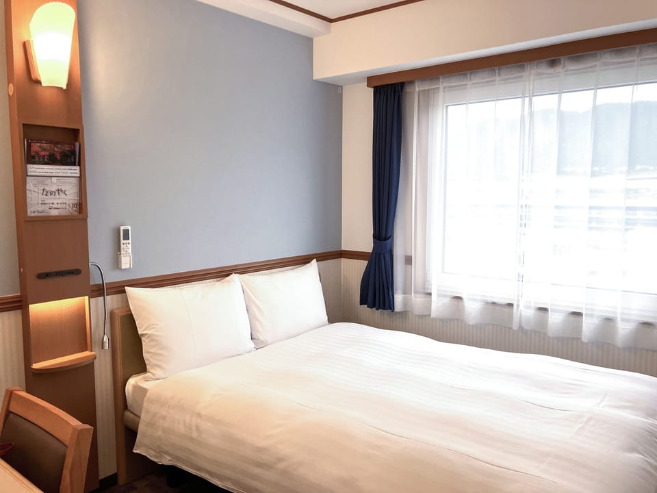 WiFi (free), bed sheets
