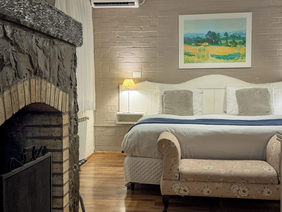 Suite, Fireplace | Minibar, desk, blackout drapes, rollaway beds