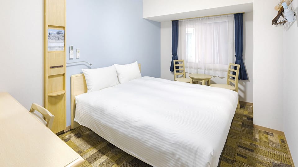 Desk, WiFi (free), bed sheets