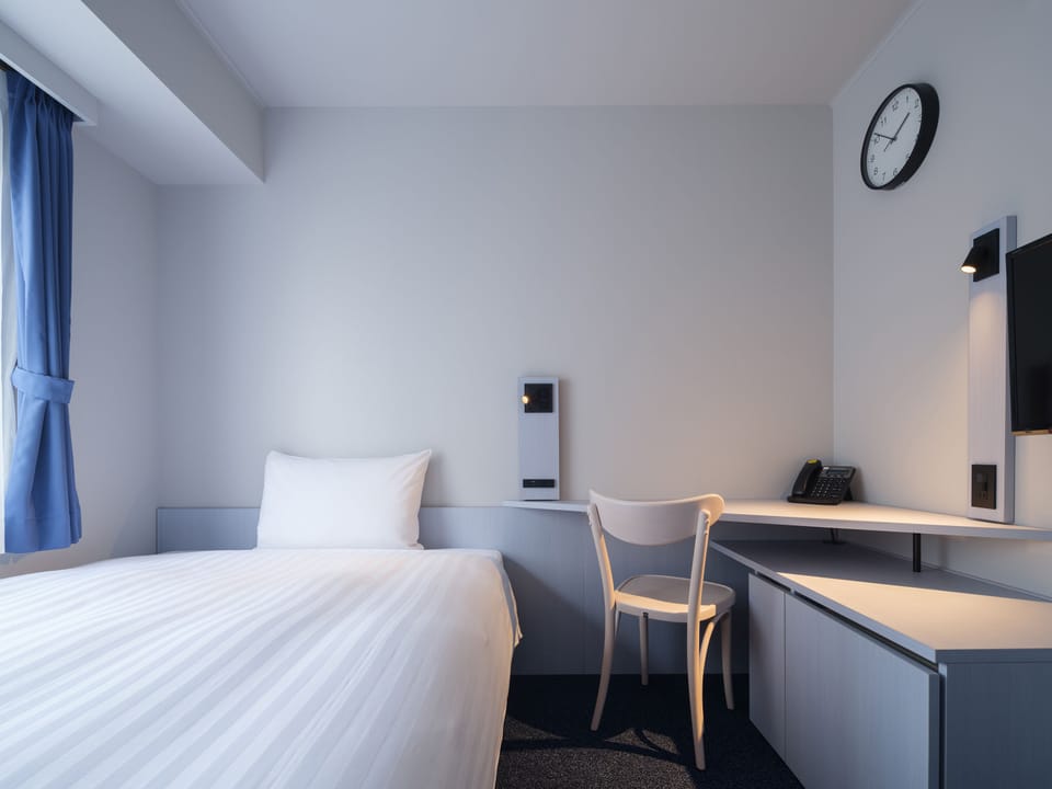 Down comforters, desk, laptop workspace, WiFi (free)