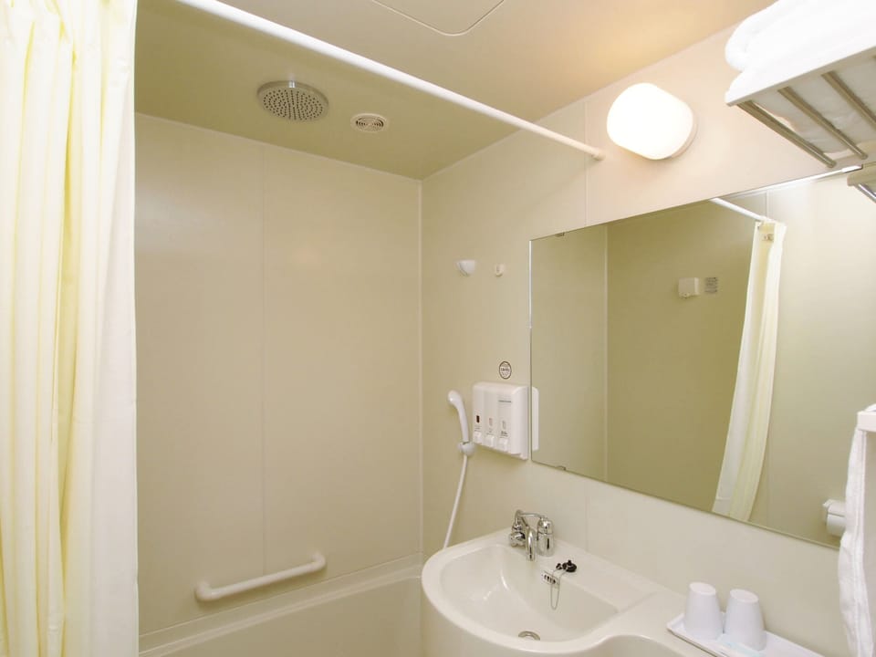 Combined shower/tub, hair dryer, bathrobes, slippers