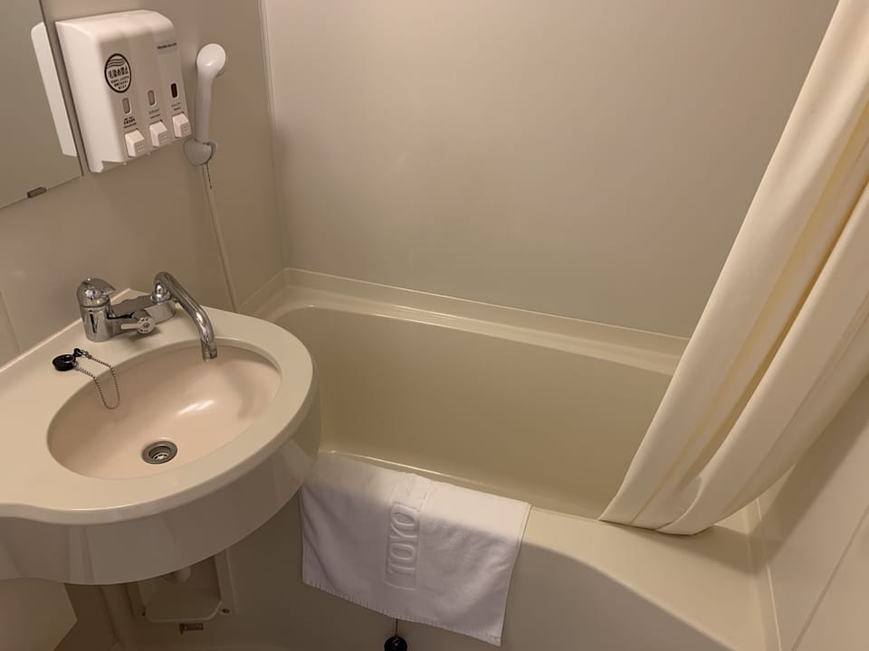 Combined shower/tub, slippers, electronic bidet, towels