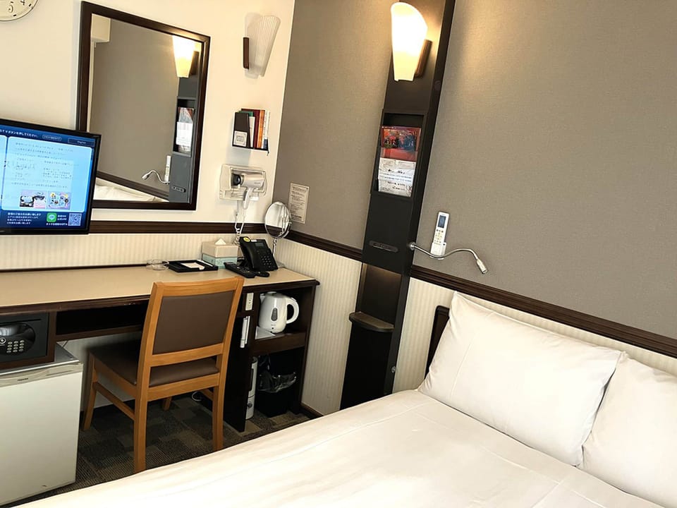 Desk, free WiFi, bed sheets, wheelchair access