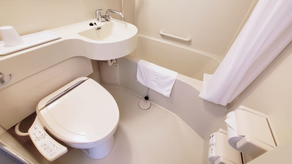 Combined shower/tub, hair dryer, bathrobes, slippers