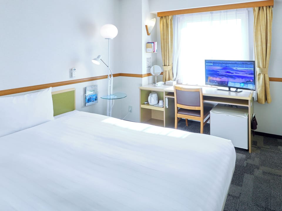 Desk, laptop workspace, free WiFi, bed sheets
