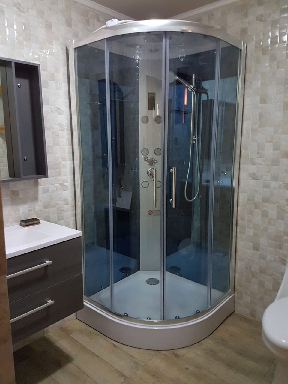 Superior Loft | Bathroom | Shower, hair dryer, towels
