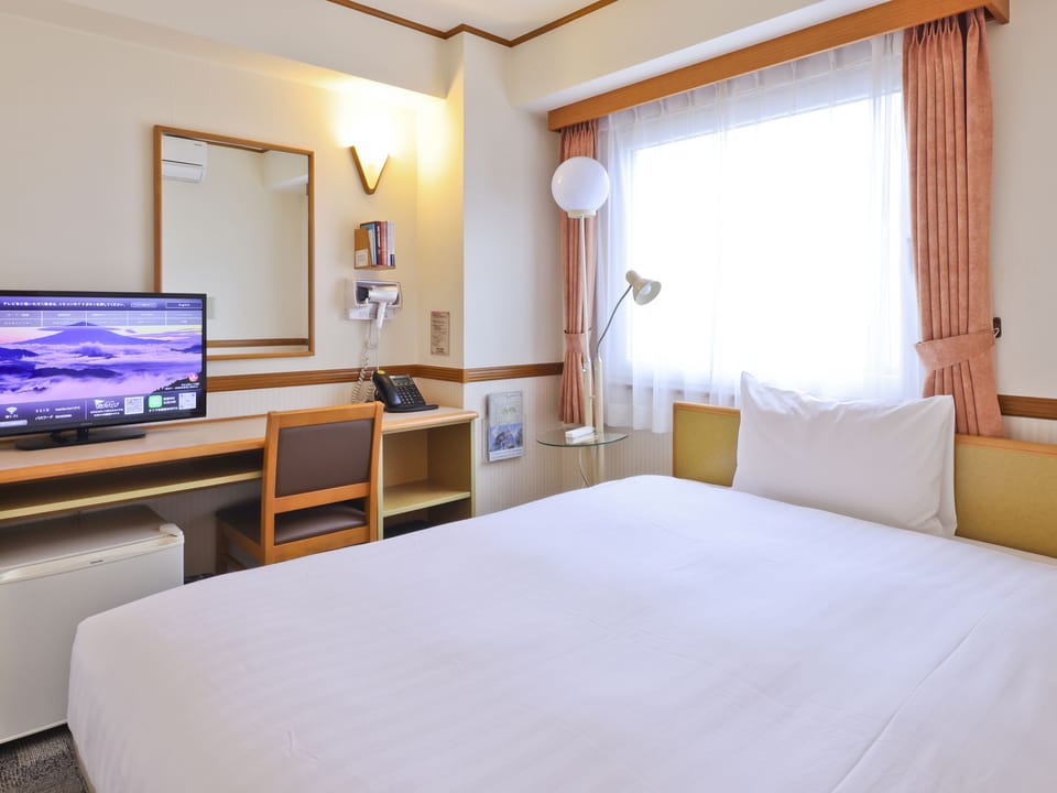 WiFi, bed sheets