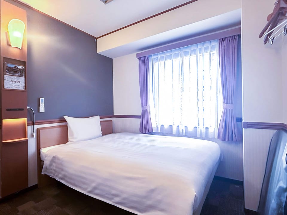WiFi (free), bed sheets