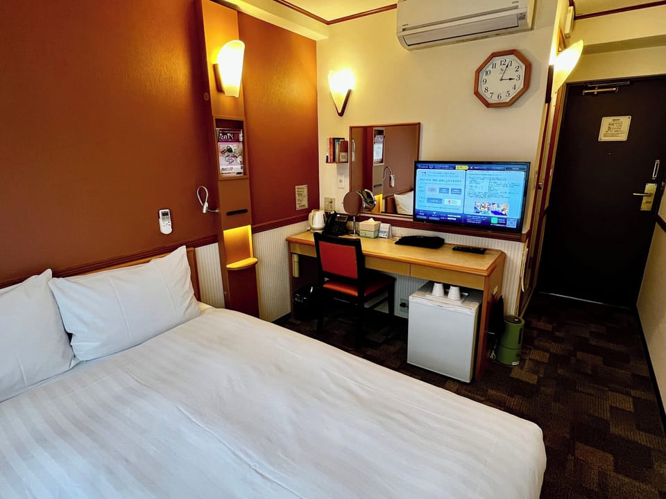 Down comforters, desk, free WiFi, bed sheets
