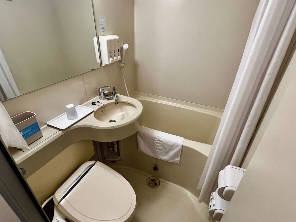 Combined shower/tub, free toiletries, hair dryer, slippers