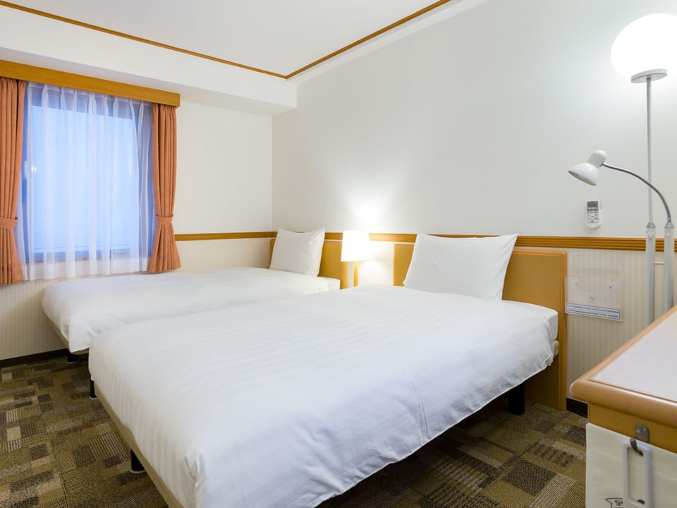 WiFi (free), bed sheets