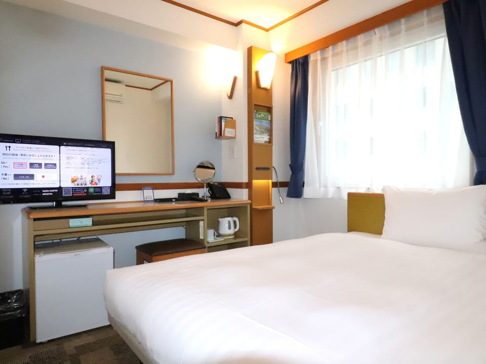 Desk, free WiFi, bed sheets