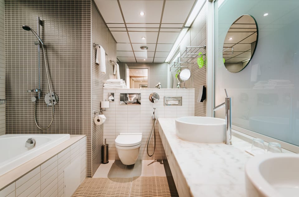 Family Room with SPA access | Bathroom | Shower, free toiletries, hair dryer, slippers