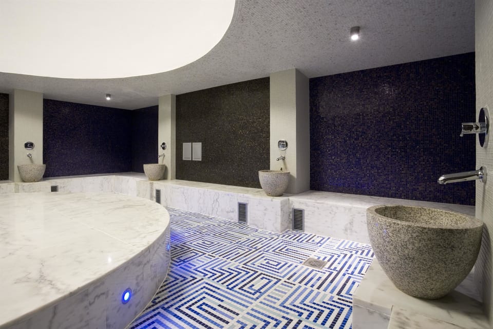 Couples treatment rooms, body treatments, body wraps, body scrubs