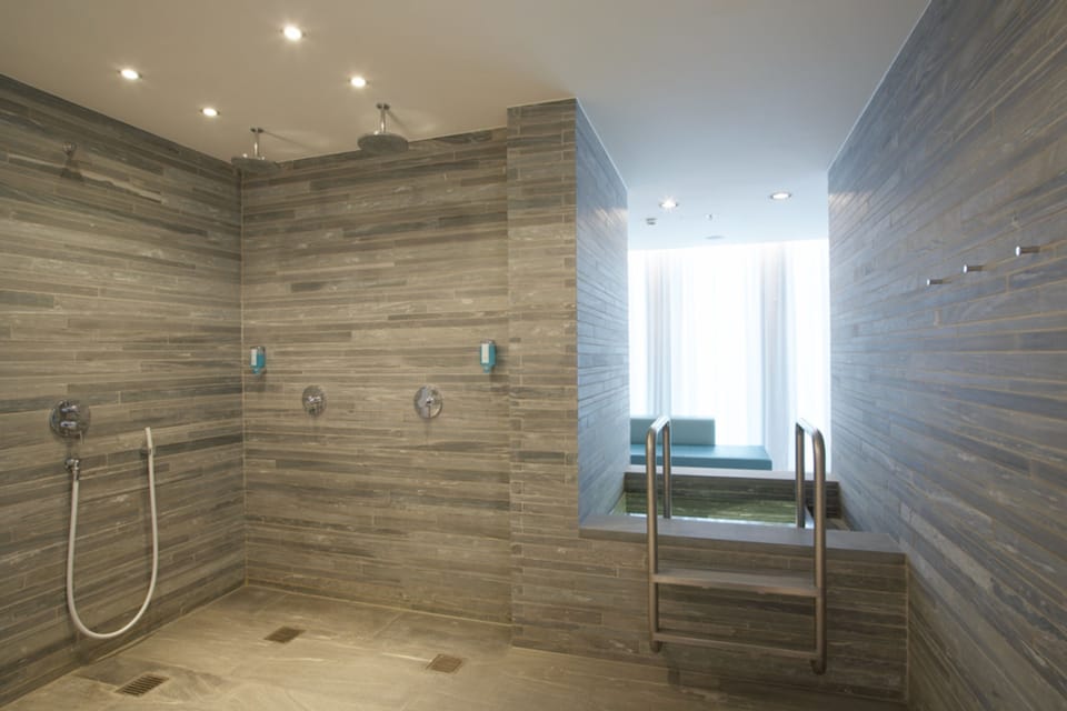Sauna, steam room