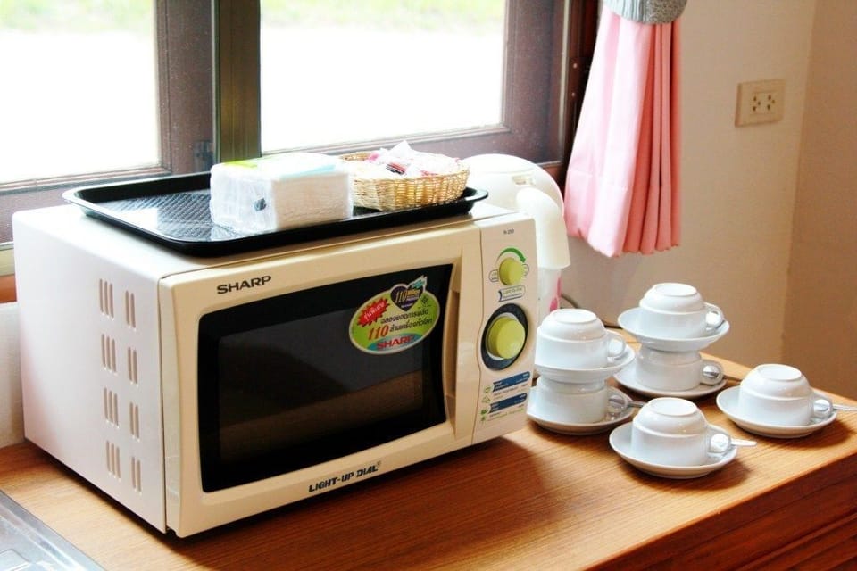 House, Lake View | Microwave