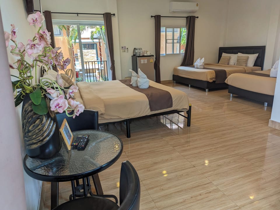 Family Room | Free WiFi, bed sheets