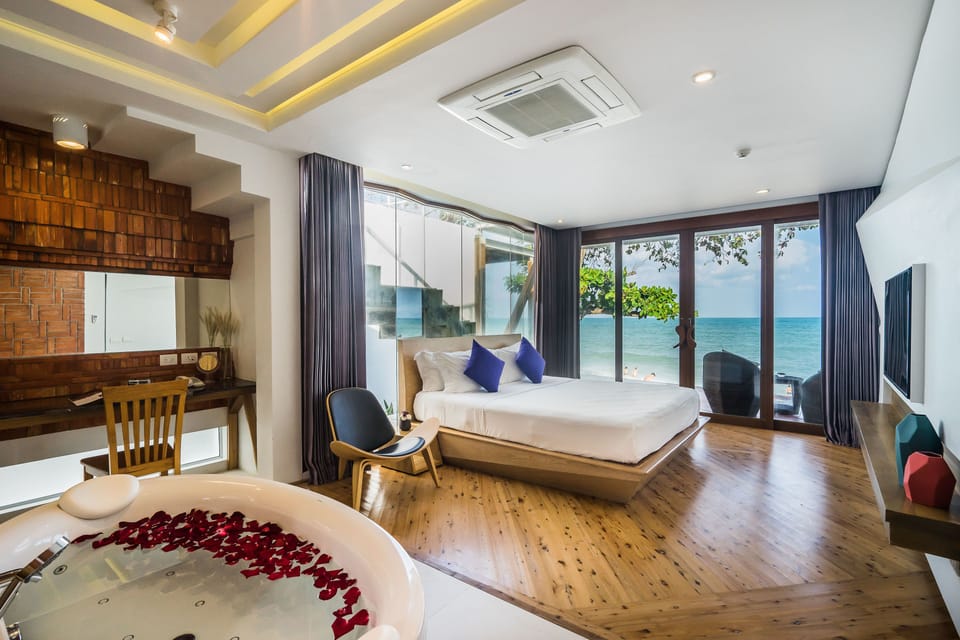 Beachfront Villa, Ocean View | Premium bedding, in-room safe, desk, laptop workspace