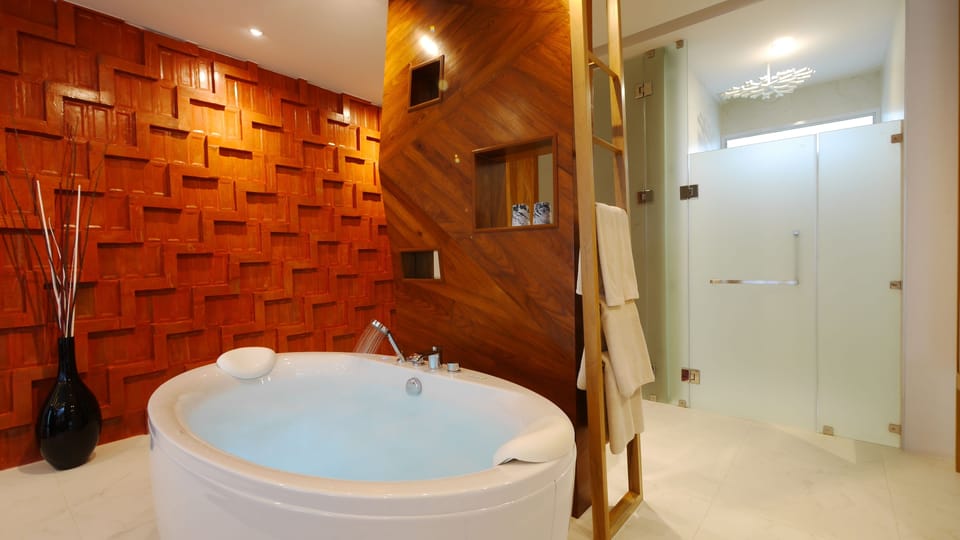 Beachfront Villa, Ocean View | Bathroom shower