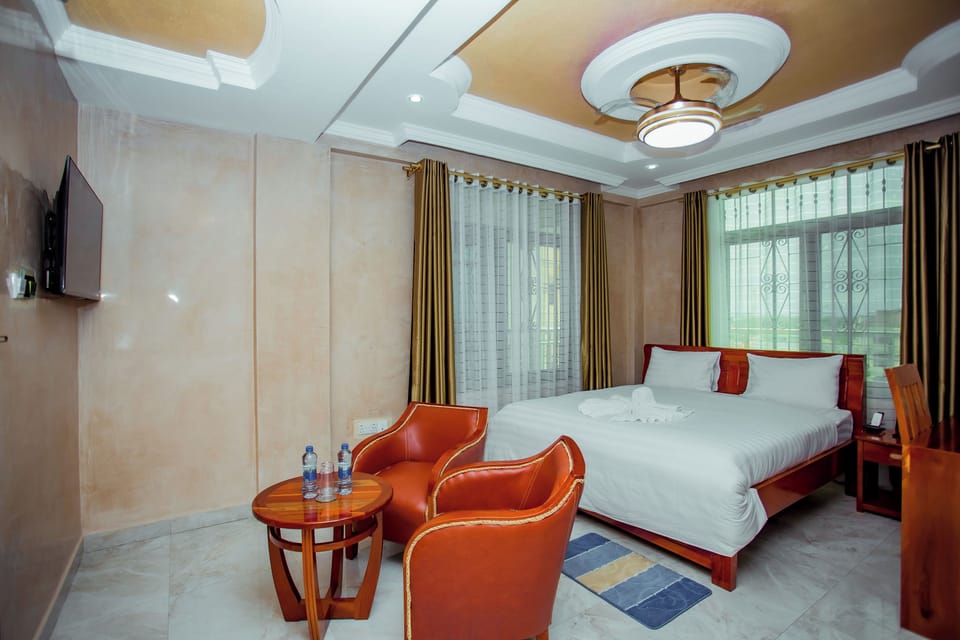Luxury Double Room | Hypo-allergenic bedding, down comforters, memory foam beds, desk
