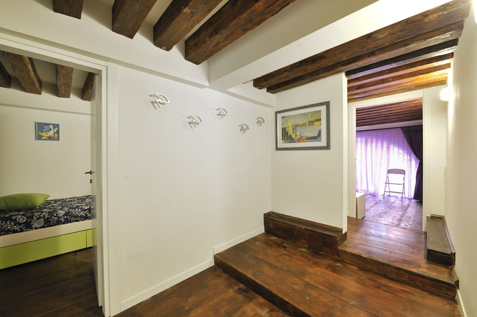 3 bedrooms, in-room safe, soundproofing, free cribs/infant beds