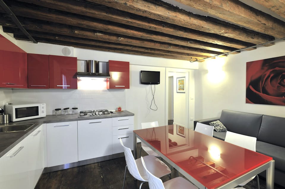 Apartment, 3 Bedrooms | Private kitchenette | Full-size fridge, microwave, oven, stovetop