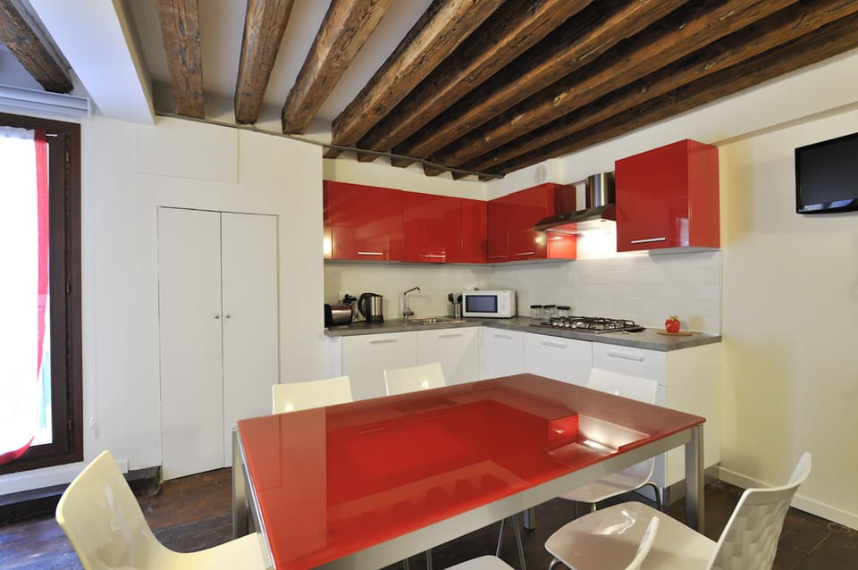Apartment, 3 Bedrooms | Private kitchenette | Full-size fridge, microwave, oven, stovetop