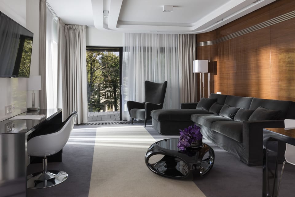 Luxury Suite, Balcony | Living room | Flat-screen TV