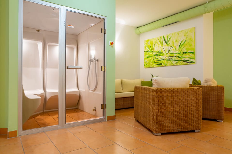 Sauna, steam room, massages