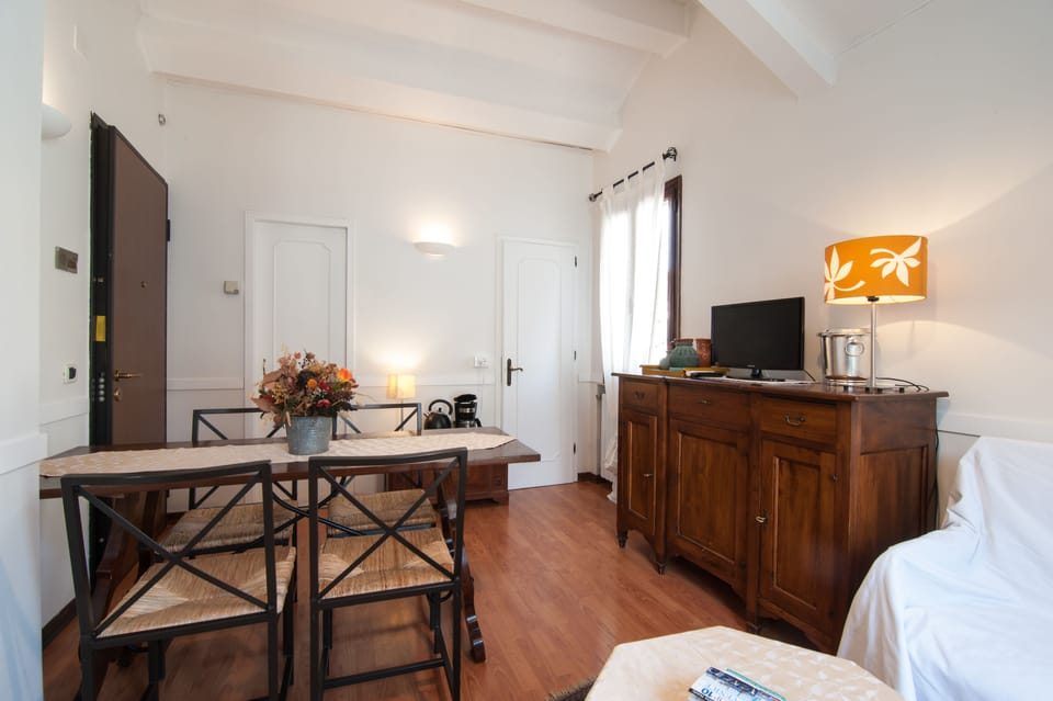 Classic Apartment | Living area | Flat-screen TV