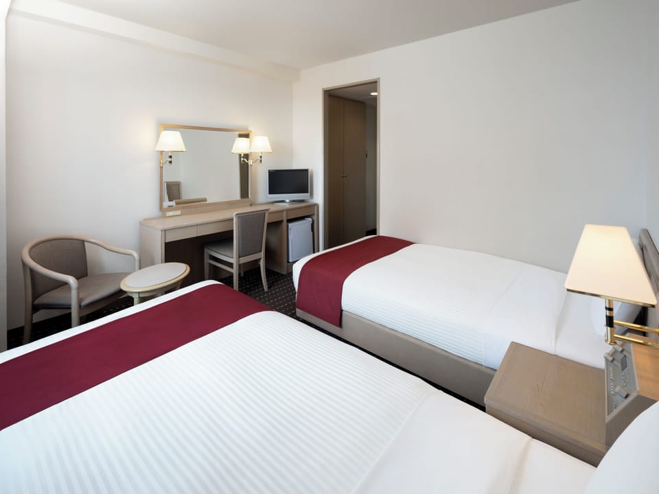 Premium bedding, in-room safe, desk, iron/ironing board (on request)