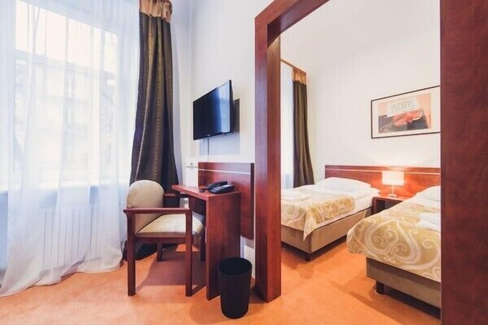 Deluxe Room | Iron/ironing board, free cribs/infant beds, rollaway beds, free WiFi