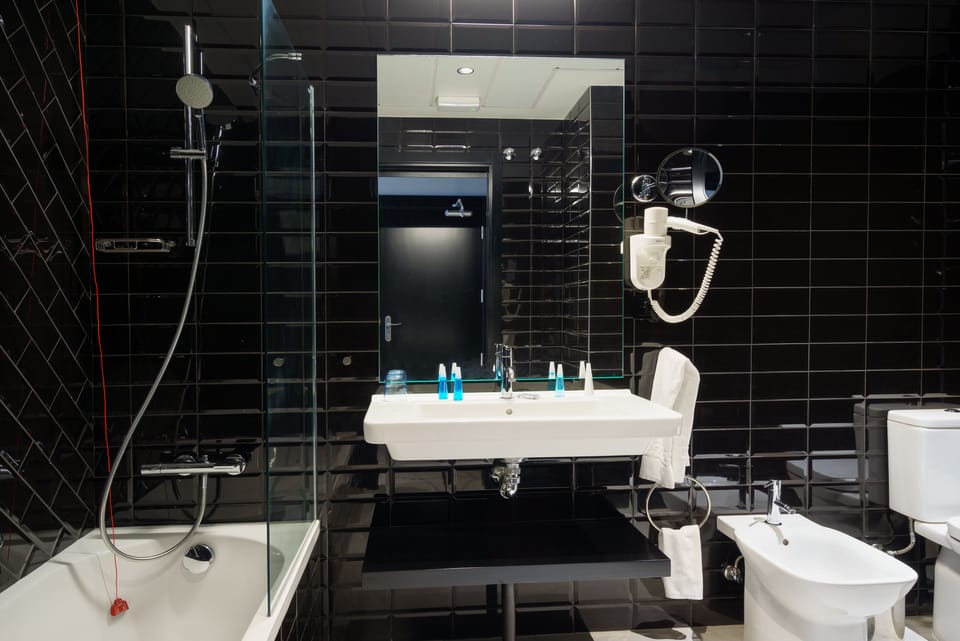 Double Room, Terrace | Bathroom | Designer toiletries, hair dryer, bidet, towels