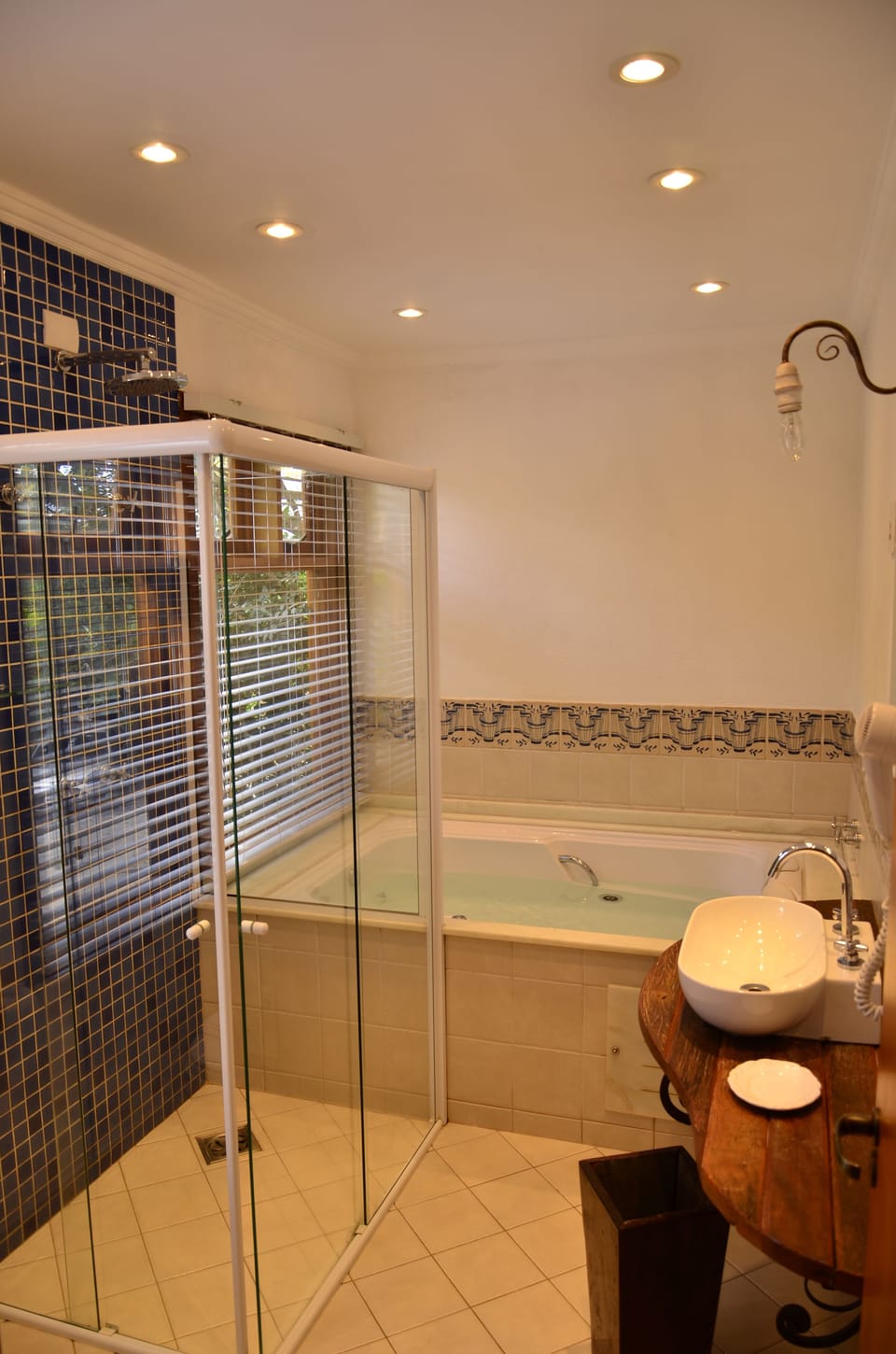 Master 2 | Minibar, blackout drapes, free WiFi, bed sheets