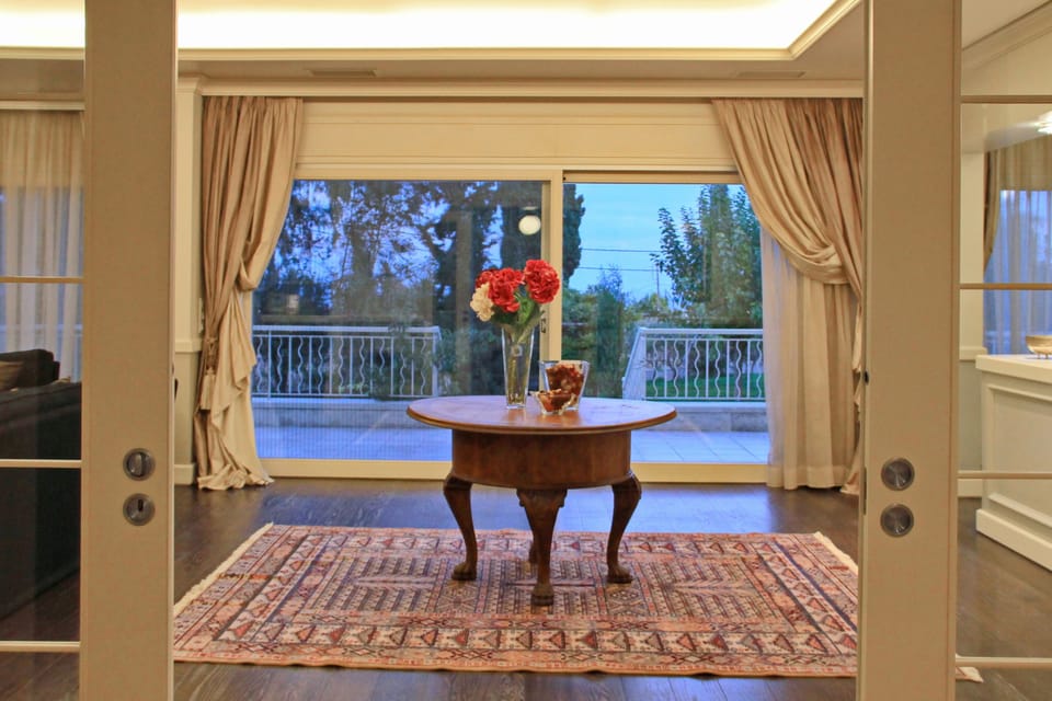 Executive Villa, 6 Bedrooms, Mountain View | Living area | 36-inch flat-screen TV with satellite channels, TV, fireplace