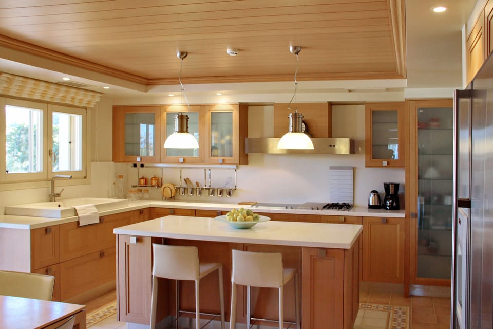 Executive Villa, 6 Bedrooms, Mountain View | Private kitchen | Full-size fridge, microwave, oven, stovetop