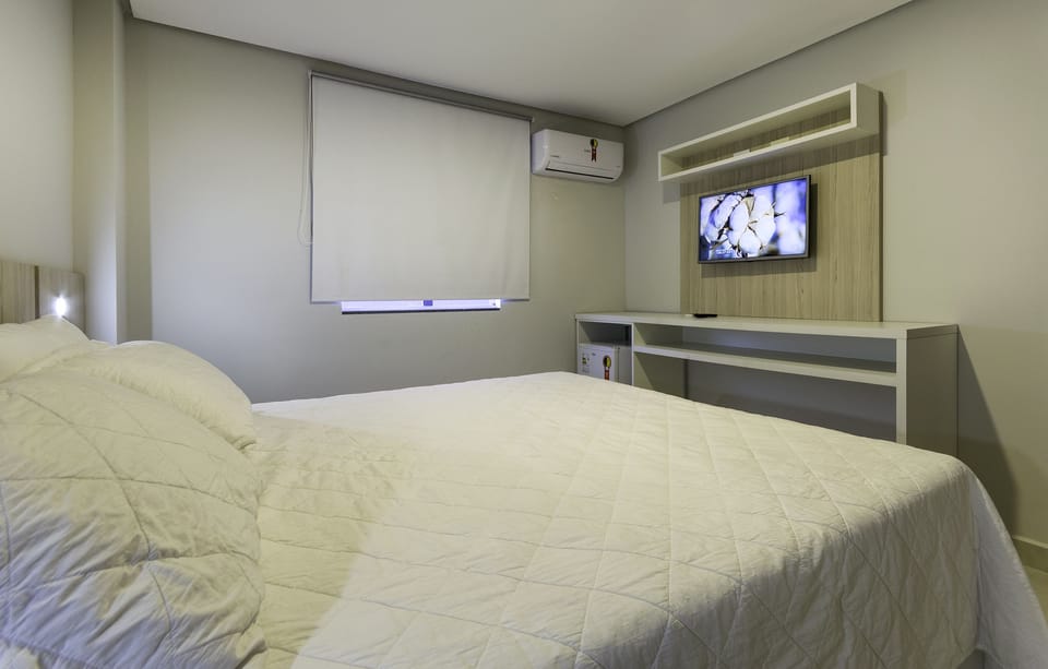 1 bedroom, premium bedding, minibar, blackout drapes