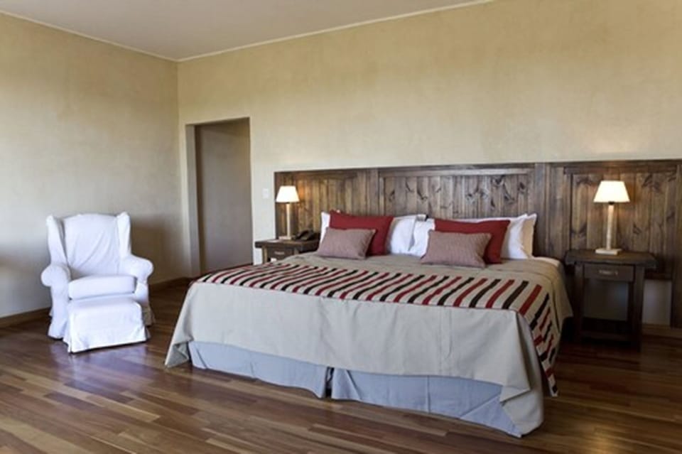 Room (Master) | Premium bedding, down comforters, pillowtop beds, minibar