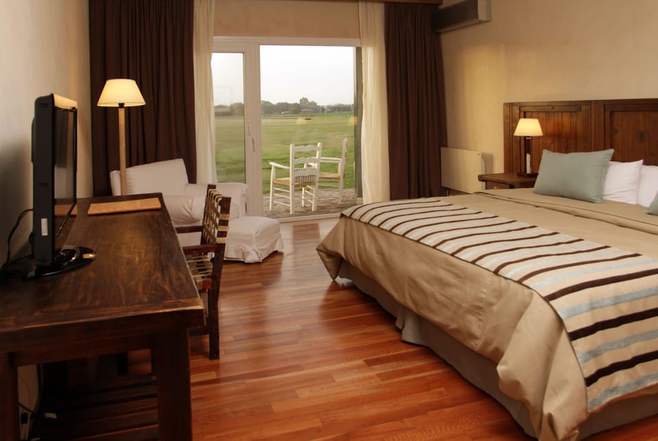 Junior Room | Premium bedding, down comforters, pillowtop beds, minibar