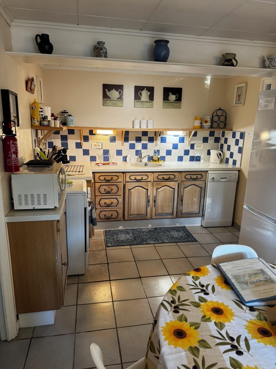 Deluxe Apartment, 1 Bedroom, Non Smoking | Private kitchen | Fridge, microwave, oven, stovetop
