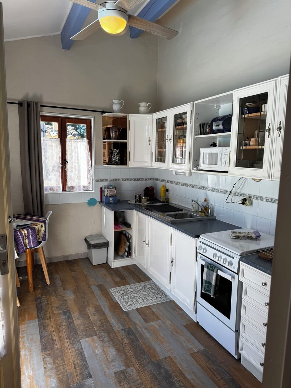 Panoramic Apartment, 1 Bedroom, Non Smoking, Pool View | Private kitchen | Fridge, microwave, oven, stovetop
