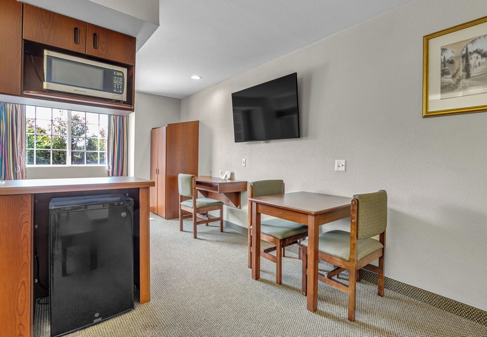 Standard Studio Suite | Premium bedding, desk, laptop workspace, blackout drapes
