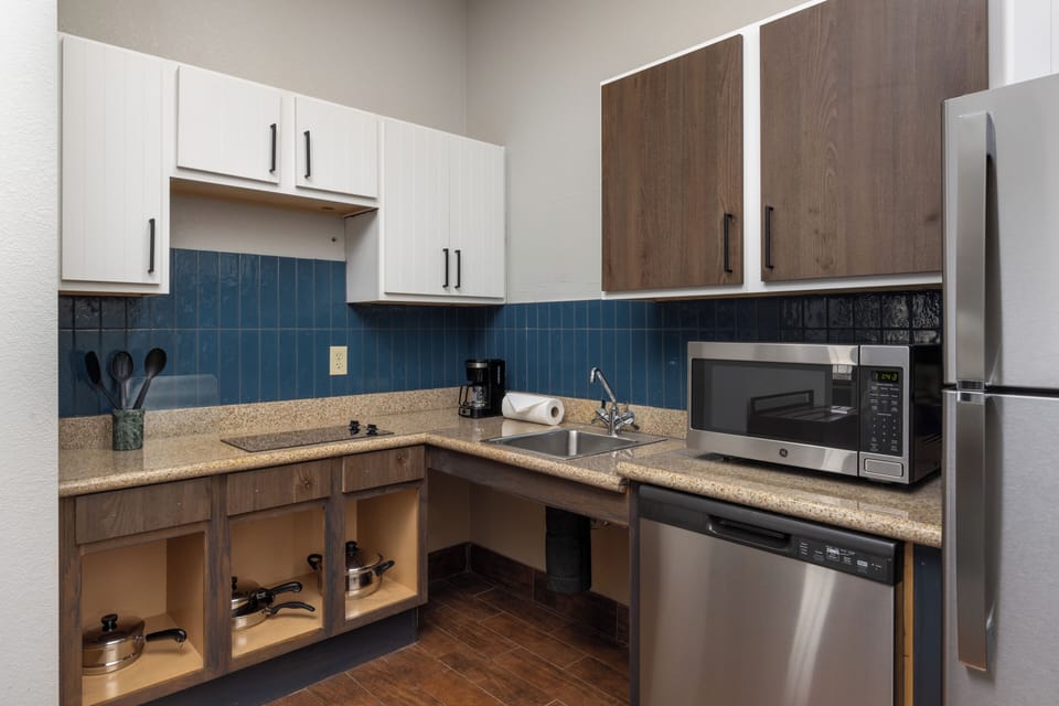Studio Suite, 1 King Bed, Accessible, Kitchen (Mobility, Accessible Tub) | Private kitchen | Coffee/tea maker, full-size fridge, microwave, stovetop