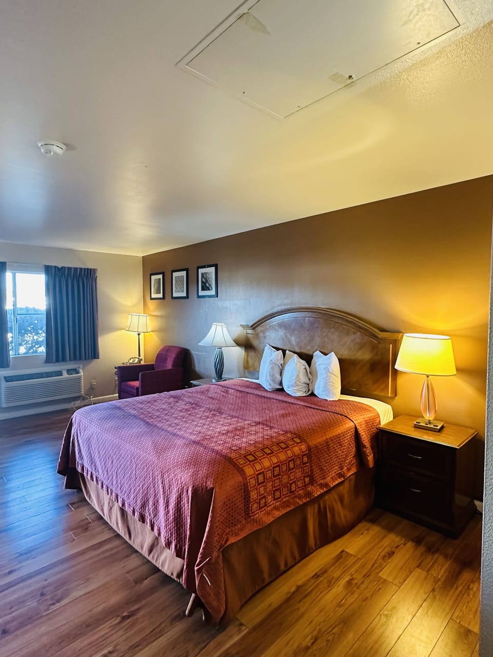 Desk, blackout drapes, free WiFi, bed sheets