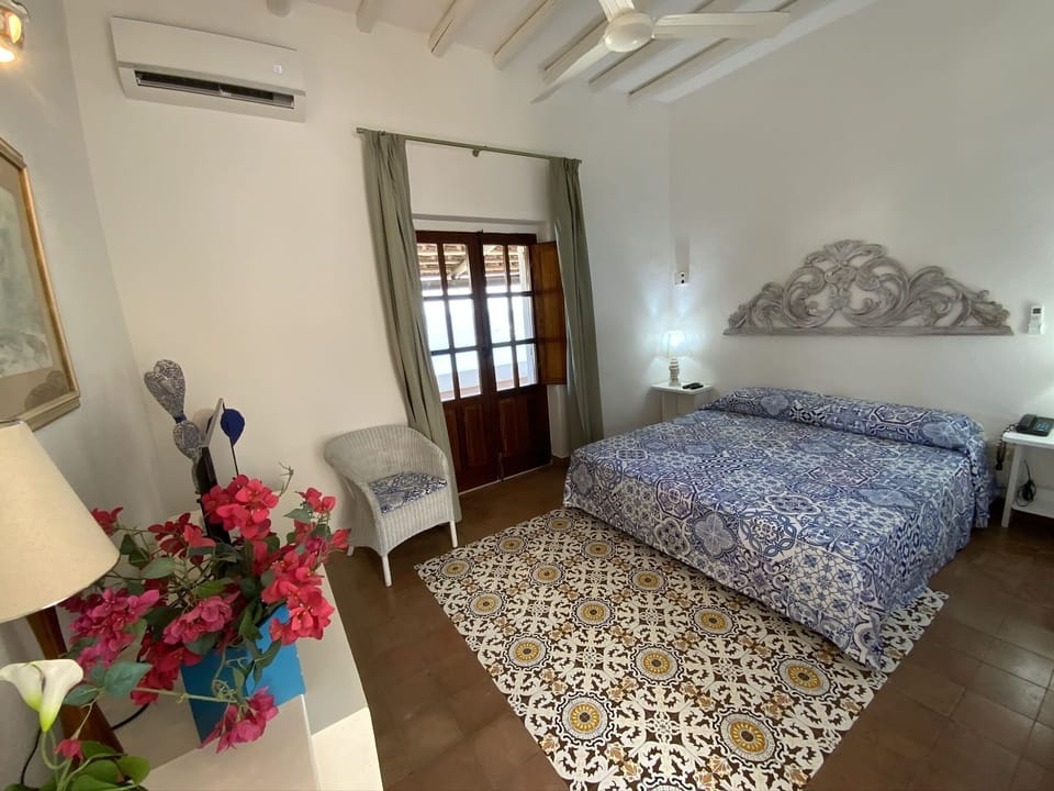 Minibar, in-room safe, free WiFi, bed sheets