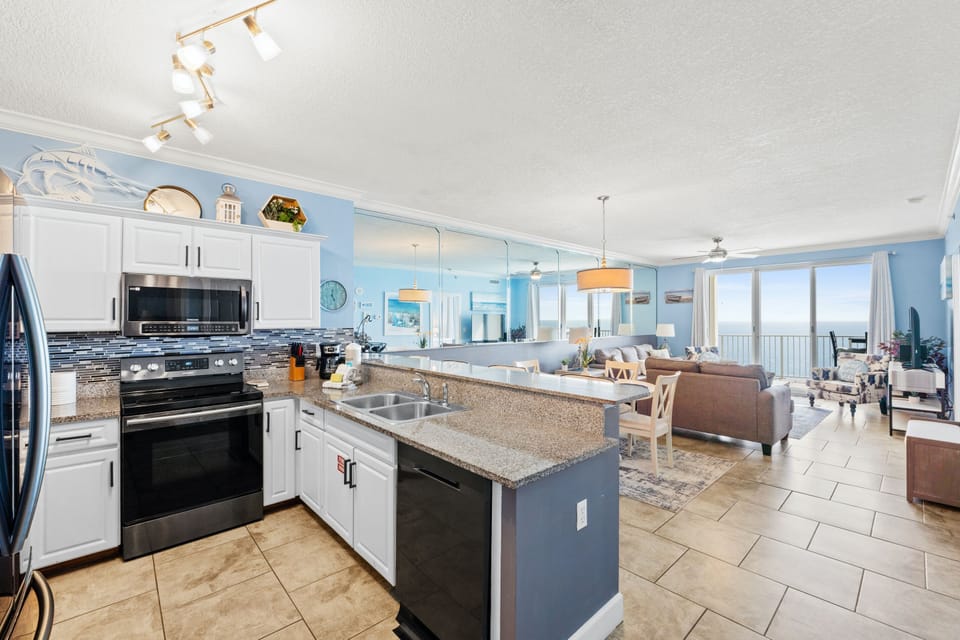 Condo, 2 Bedrooms, Ocean View (1904) | Private kitchen | Full-size fridge, microwave, oven, stovetop